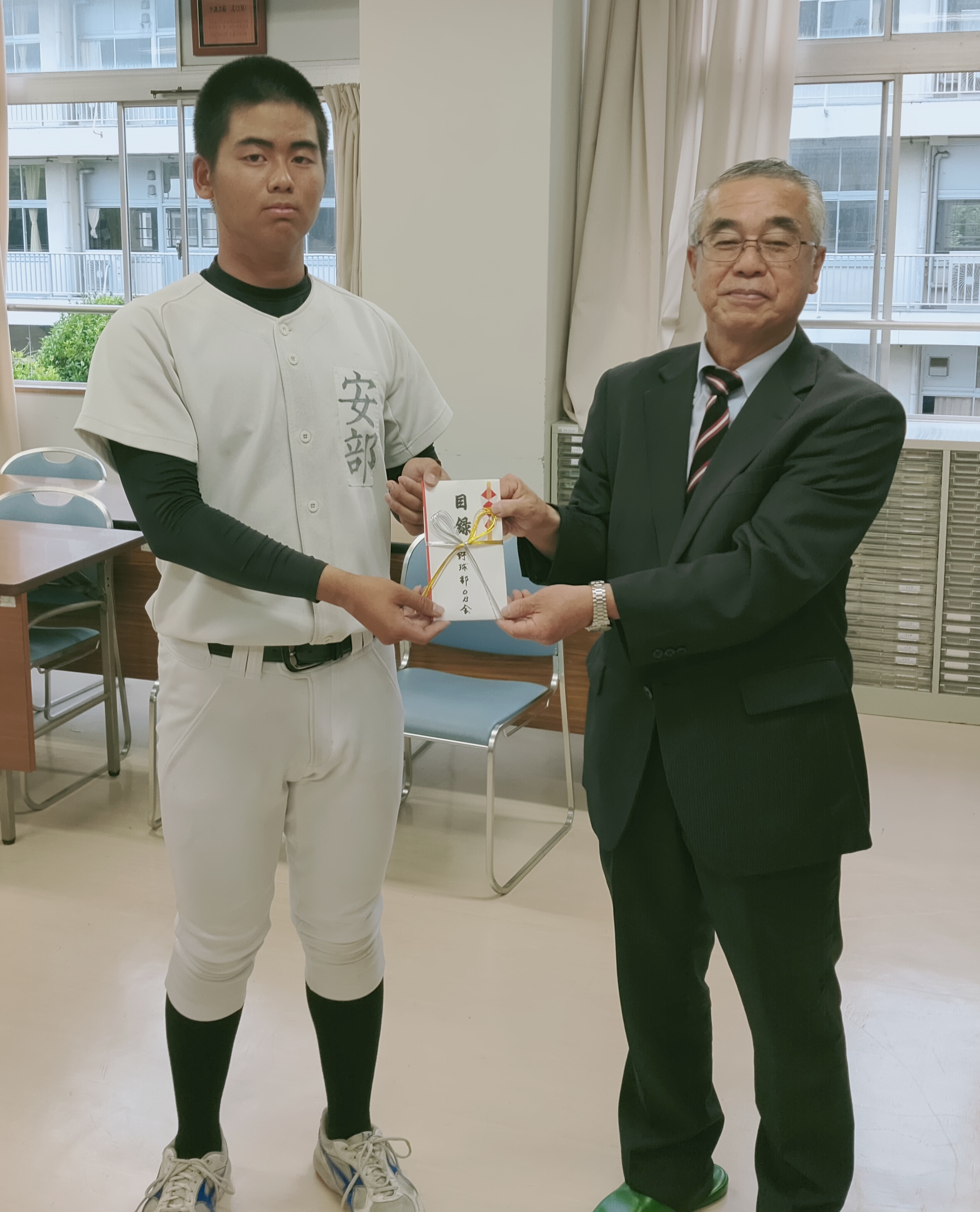 本年度の補助贈呈式が行われました。(ギャラリーに掲載しました)