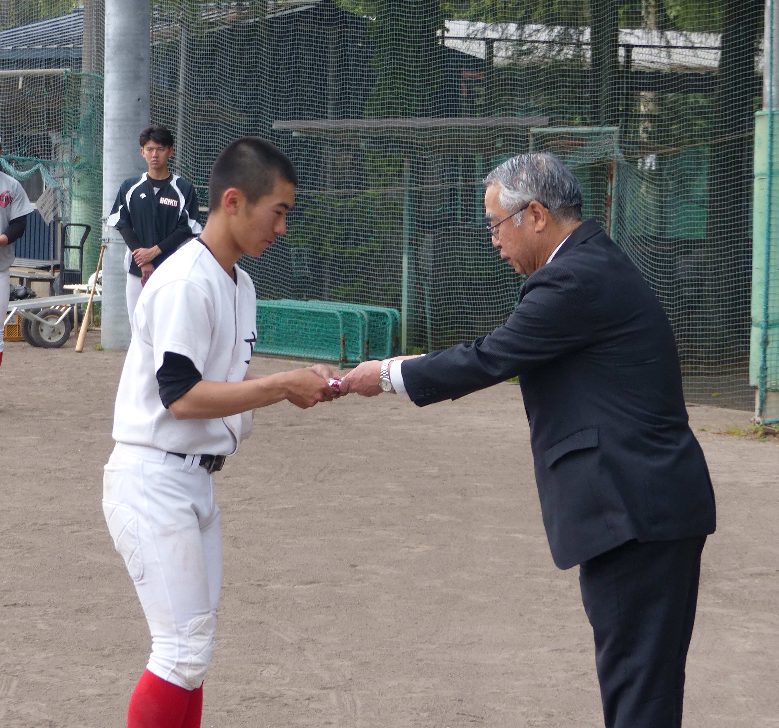 野球部への補助贈呈式が行われました。（ギャラリーに掲載しました）