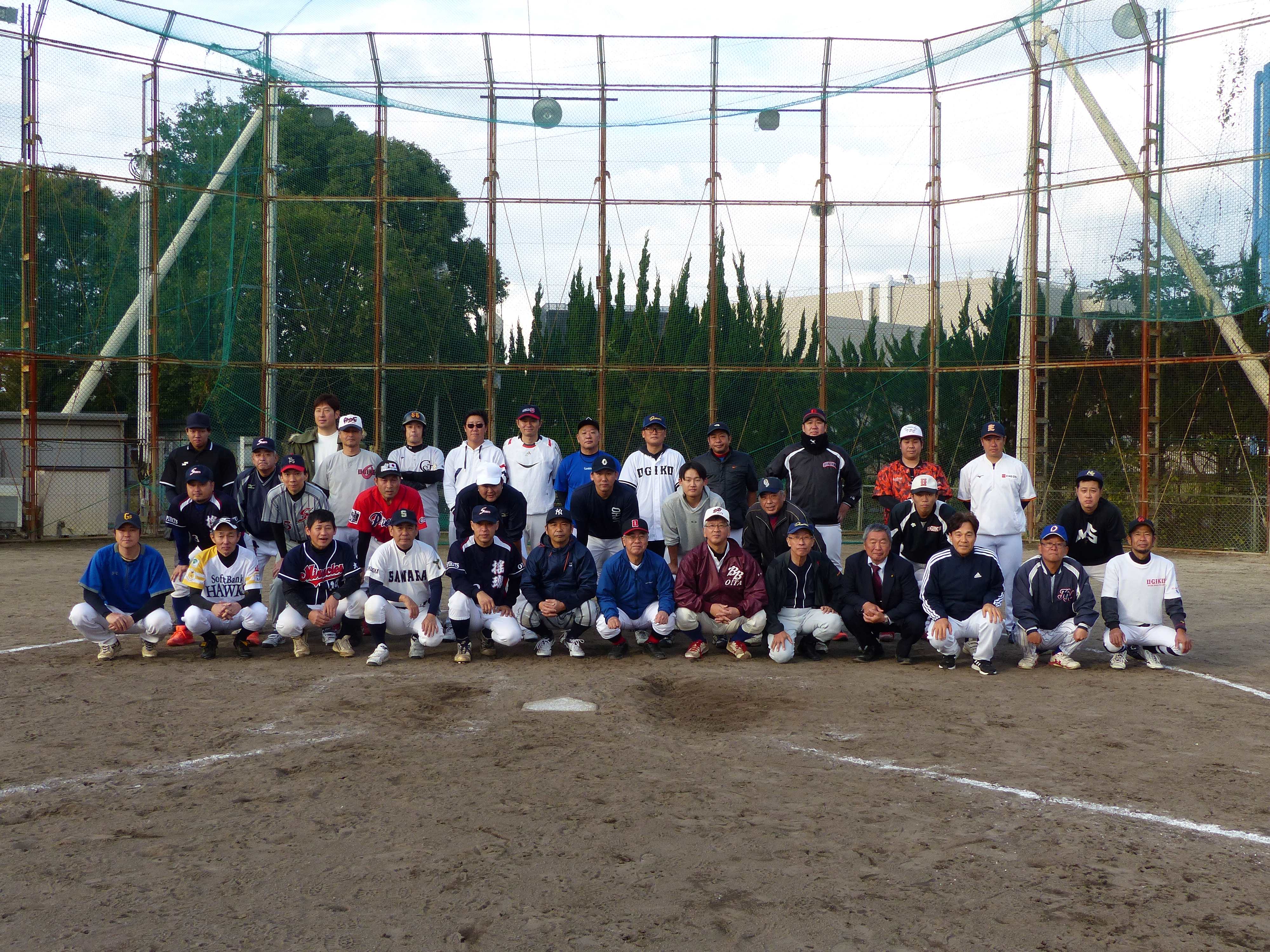 豊府高校野球部ＯＢ会との親善野球大会が行われました