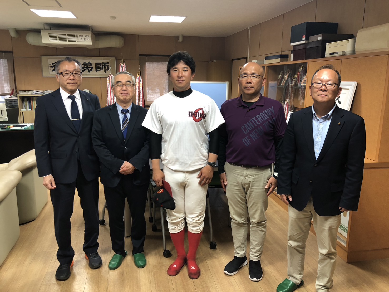 学校長に新年度の挨拶に伺いました