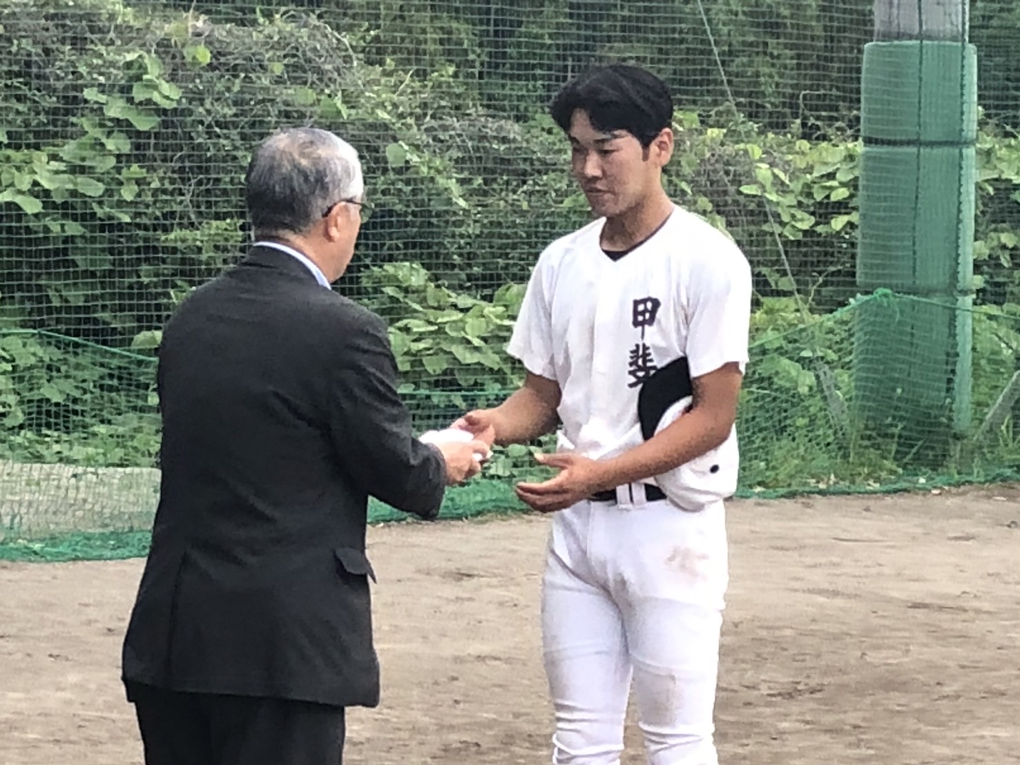 現役選手への補助贈呈式が行われました