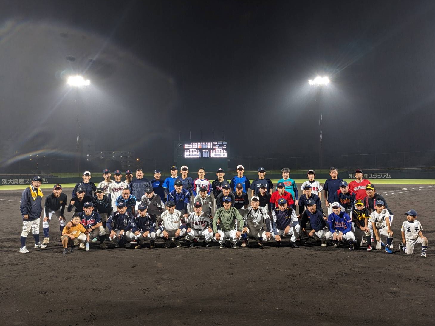 豊府高校とのOB野球対抗戦が行われました